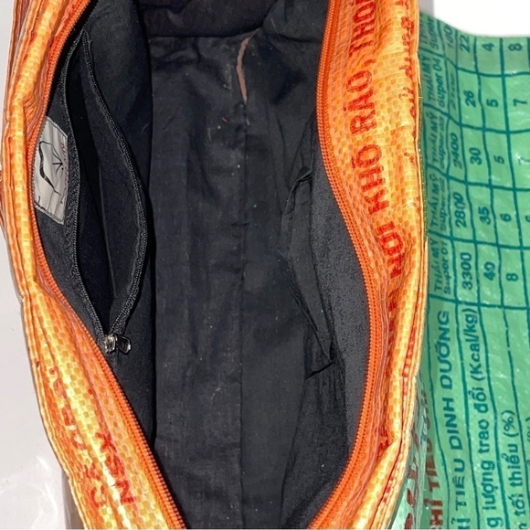 Elephant Emporium Recycled Deluxe Extra Large Messenger Bag - Picture 11 of 15